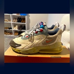 Nike Travis Scott 270s